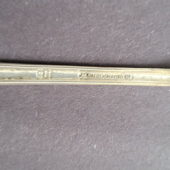 Vintage Wm A Rogers IS Silver Plate Seafood Fork With Ornate Floral Design - Picture 5 of 6